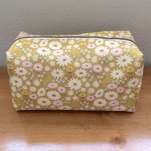 Spring Flower Power Makeup Travel Bag!